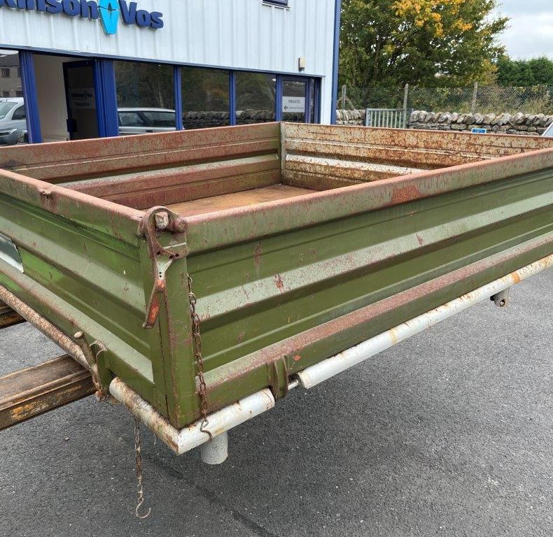 3 WAY TIPPING BODY 406-427