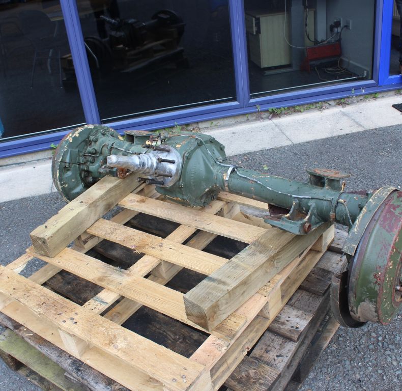 USED LOW KMS 406/416 DRUM BRAKE REAR AXLE