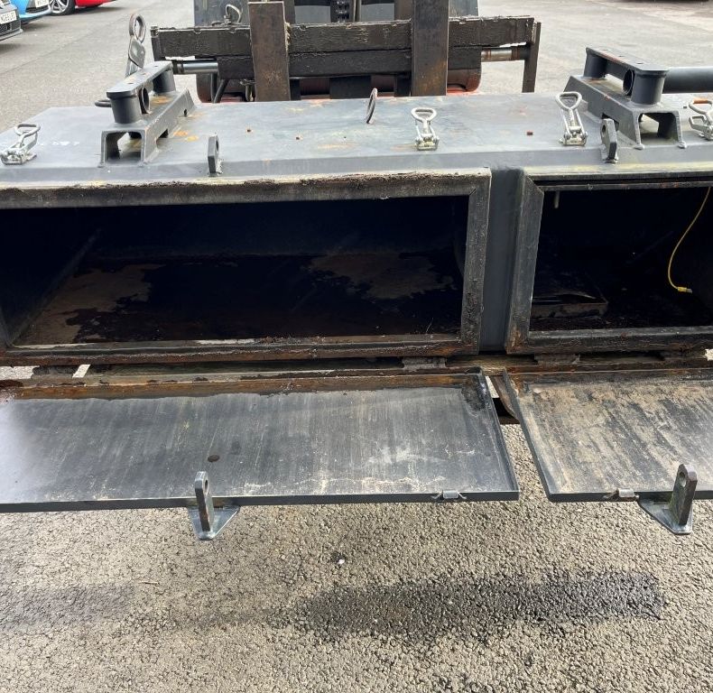 LARGE STORAGE/TOOLBOX