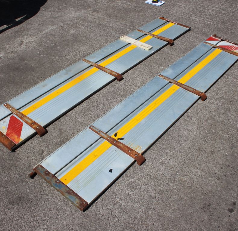 PAIR USED SIDES SWB U400