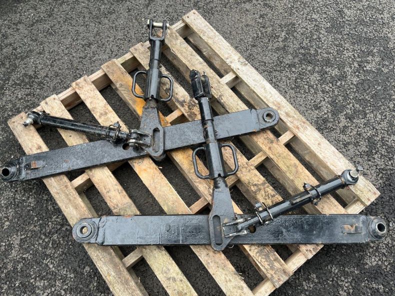 TRACTOR LINK ARMS & LEVELLING BOXES