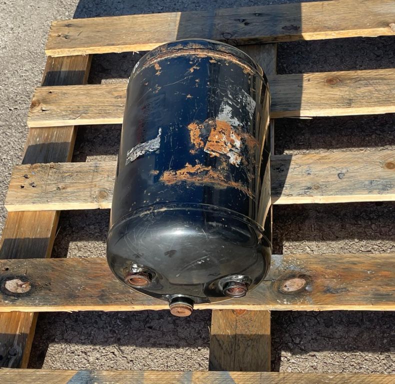 UNIMOG AIR TANK 10 LITRES USED