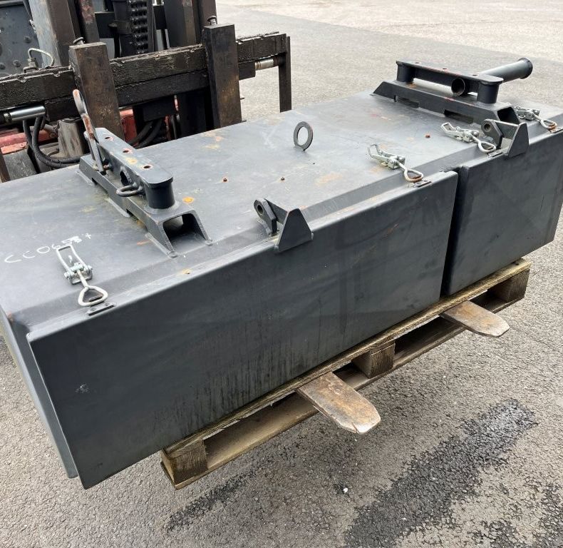 LARGE STORAGE/TOOLBOX