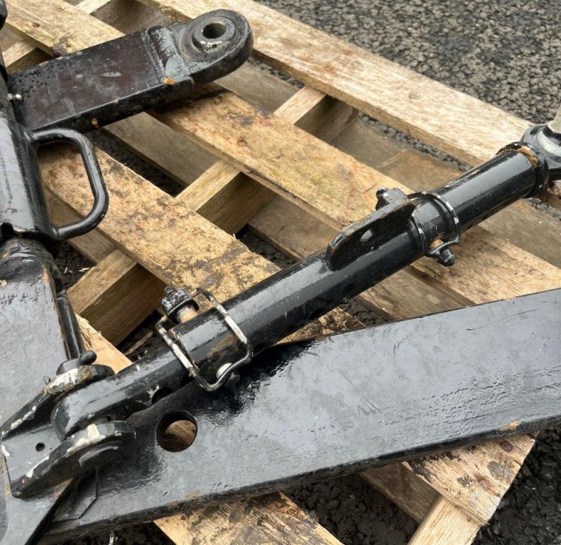 TRACTOR LINK ARMS & LEVELLING BOXES