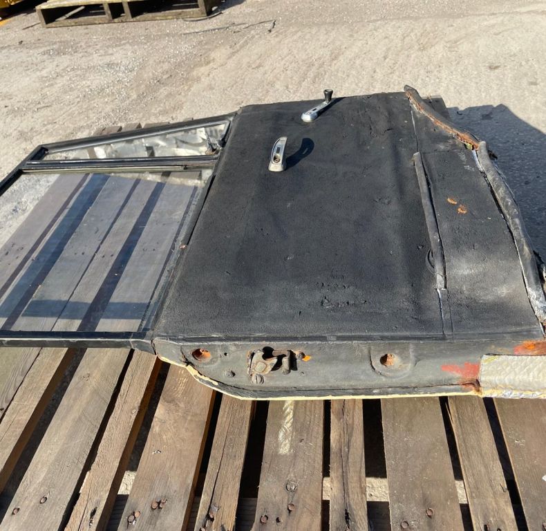 U900/1100 406/416 DOOR LEFT HAND USED