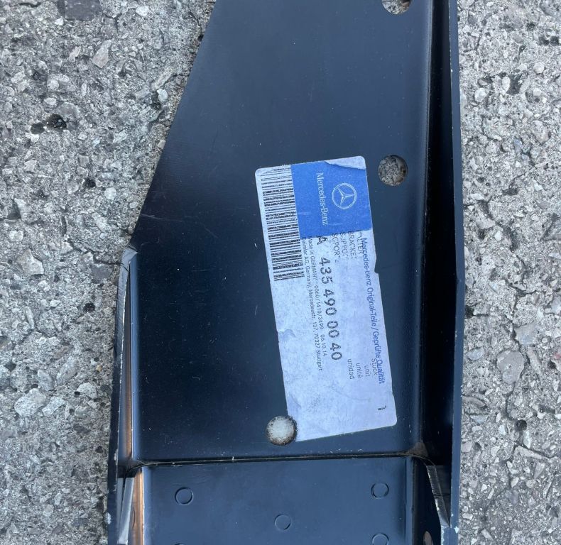 EXHAUST PIPE BRACKET