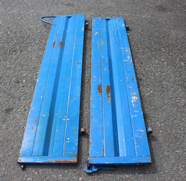 PAIR USED SIDES 1200-1600