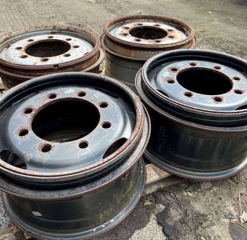 4X 11X20 8 BOLT RIMS