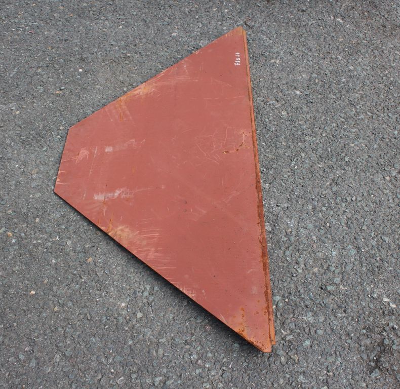 FRONT PART OF REMOVABLE TRIANGULAR FLOOR SECTION