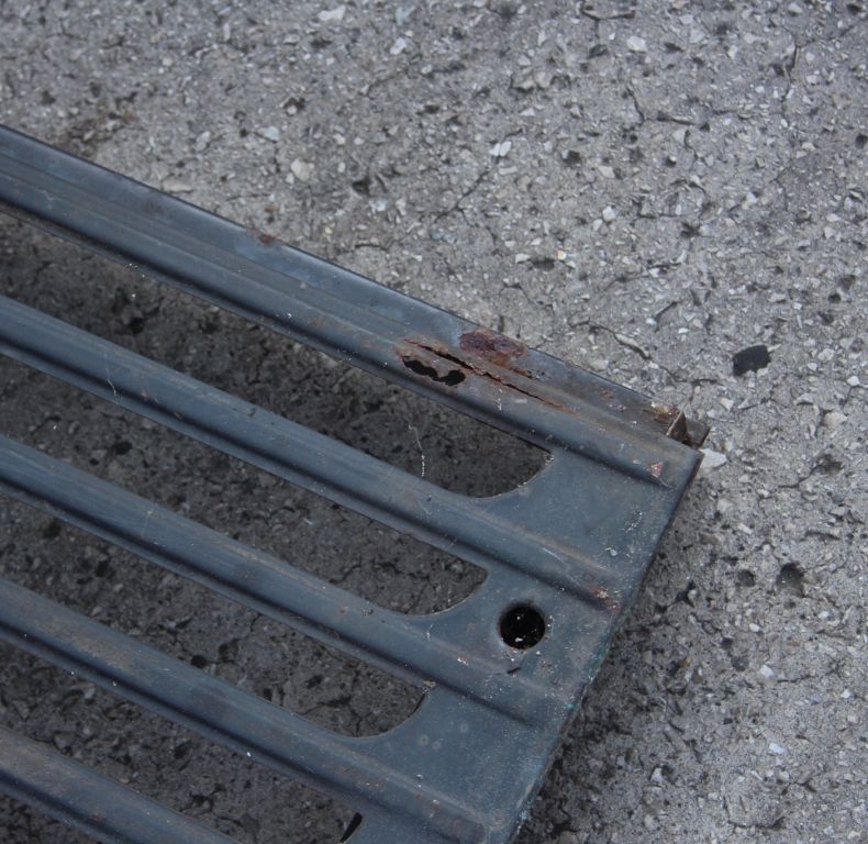 USED GRILLE TO SUIT U1000 424 121 MODELS