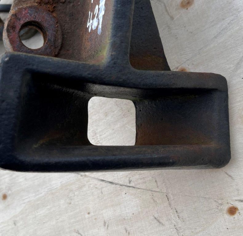 USED DIN BRACKETS 424 427