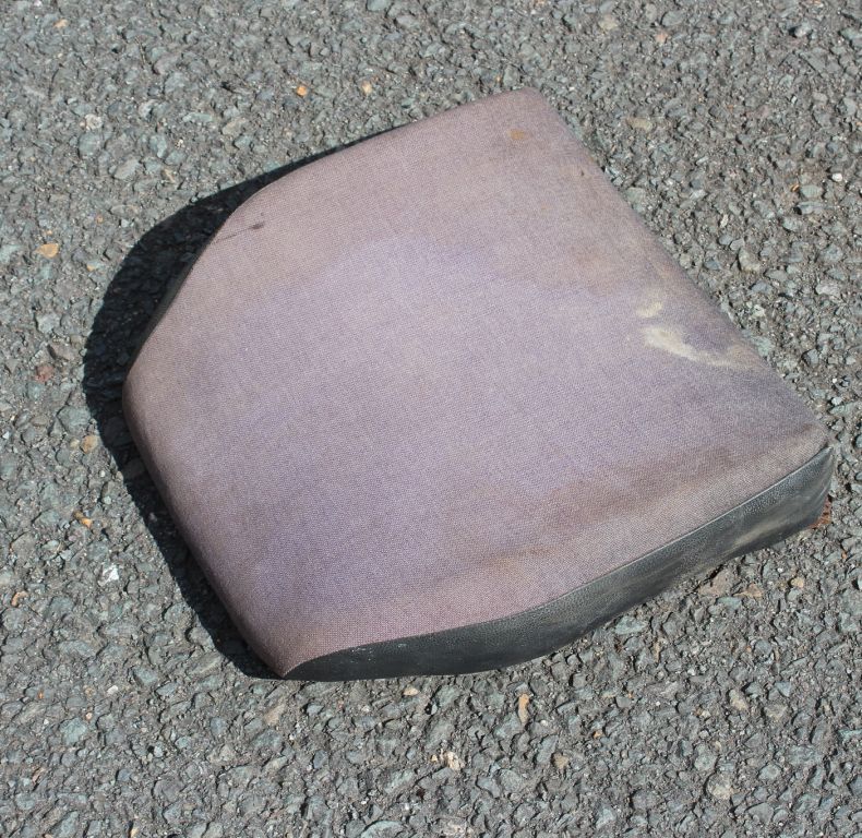 USED U900/1100 406/416 SEAT BACKREST