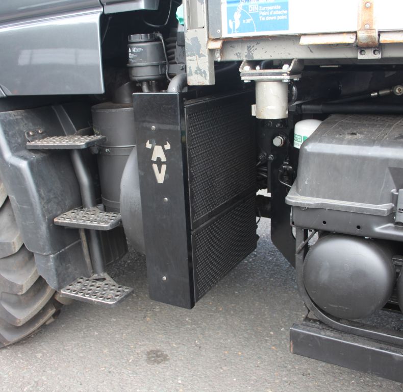 AV UGN RADIATOR COVER