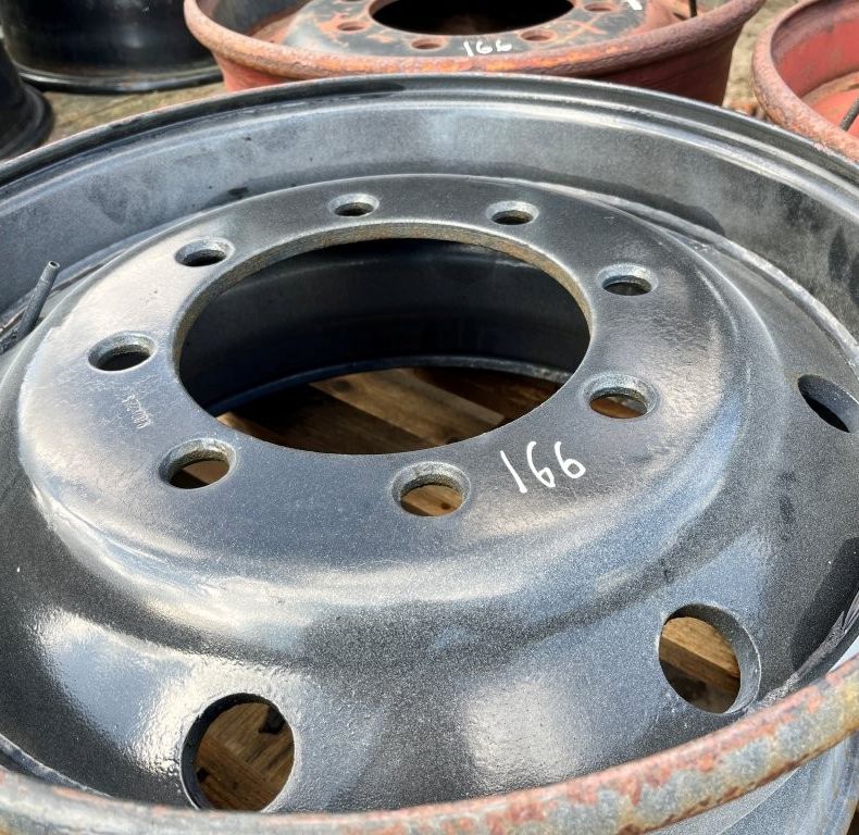 9x22.5" 8 bolt rims
 9x22.5" 8 bolt rims