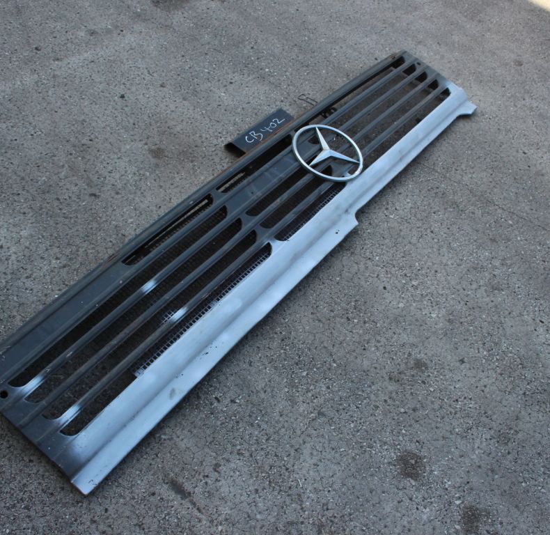 USED GRILLE TO SUIT U1000 424 121 MODELS