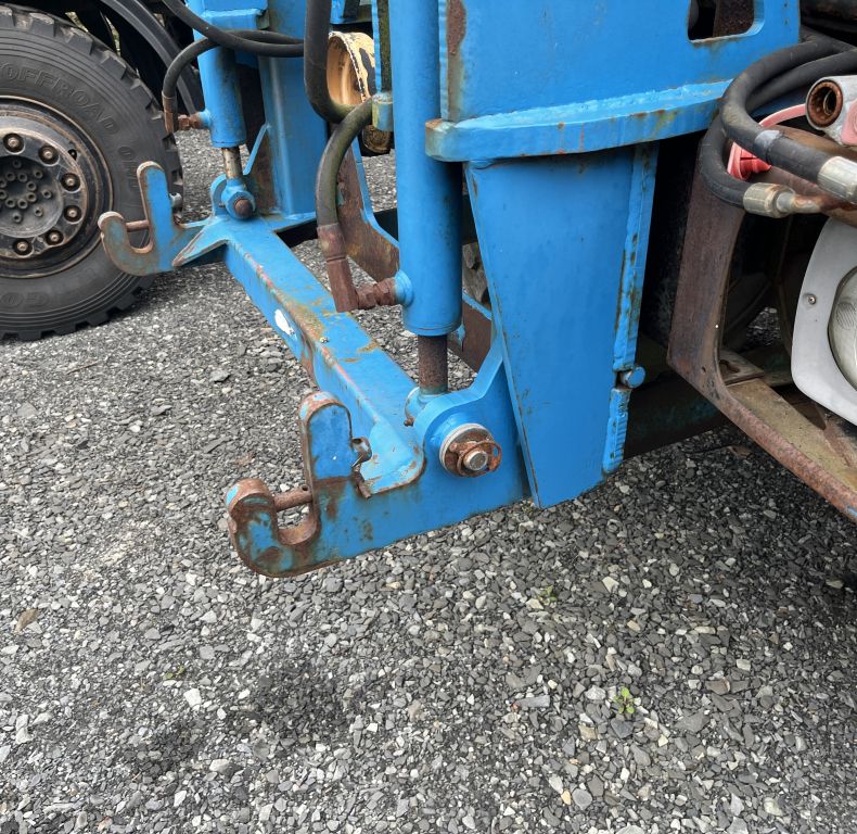 CLOSE COUPLED FRONT LINKAGE