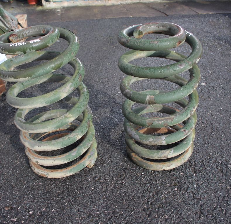 PAIR OF USED REAR SPRINGS U1300L & U1550L