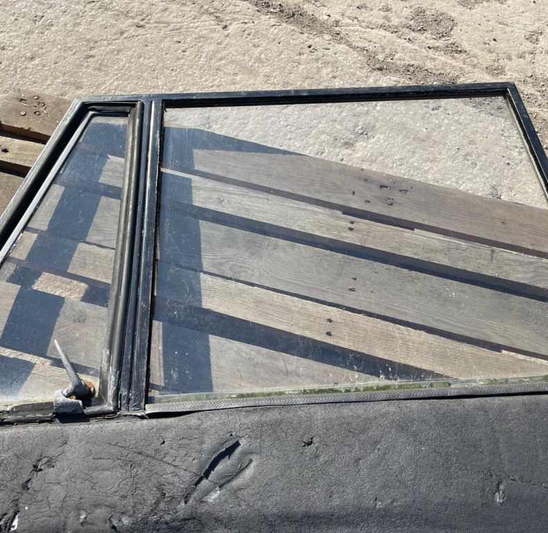 U900/1100 406/416 DOOR RIGHT HAND USED