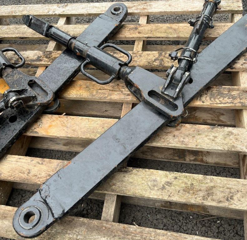 TRACTOR LINK ARMS & LEVELLING BOXES