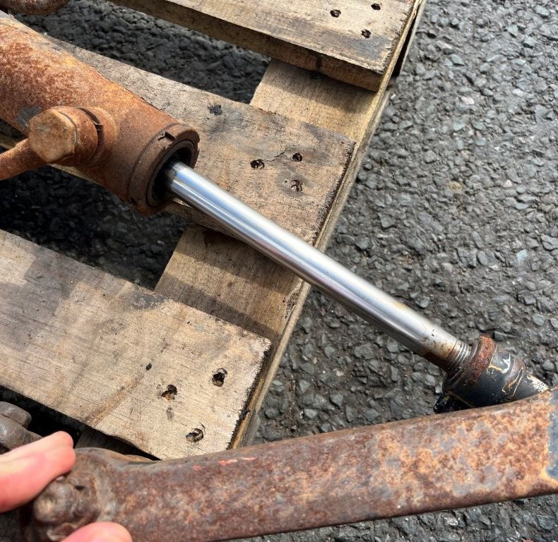 MB TRAC STEERING RAM & TRACKROD