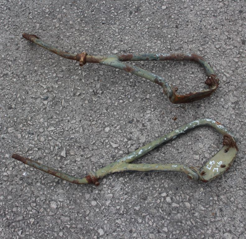 USED MIRROR ARM BRACKETS U1100 (416)