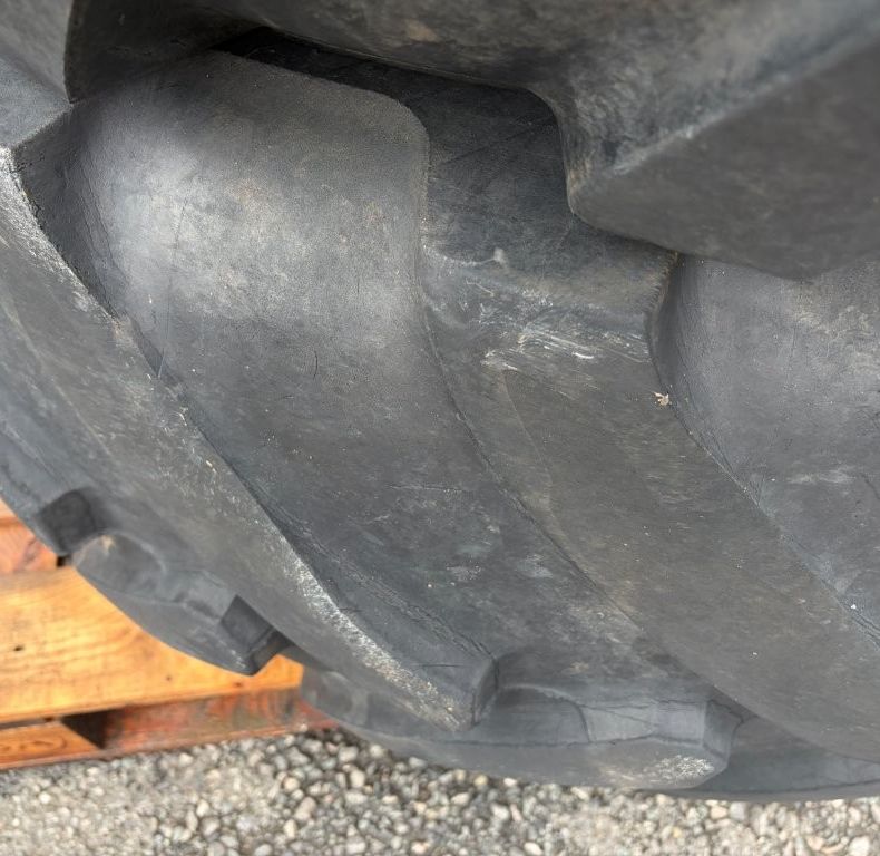 445/70R24 CONTINENTAL X2