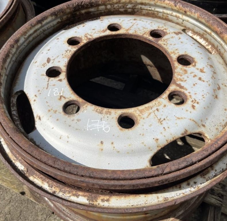 4X 11X20 8 BOLT RIMS