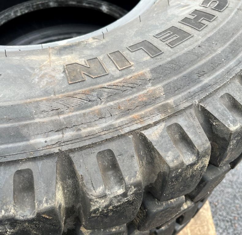 MICHELIN XZL2 395/8520