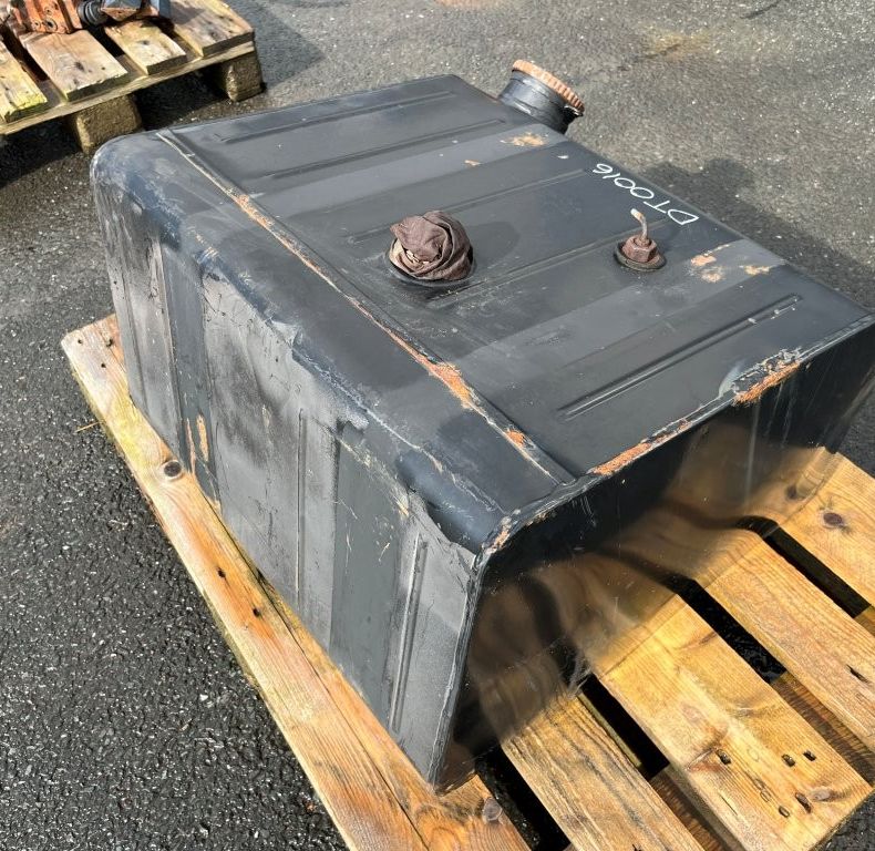 U1300L DIESEL TANK