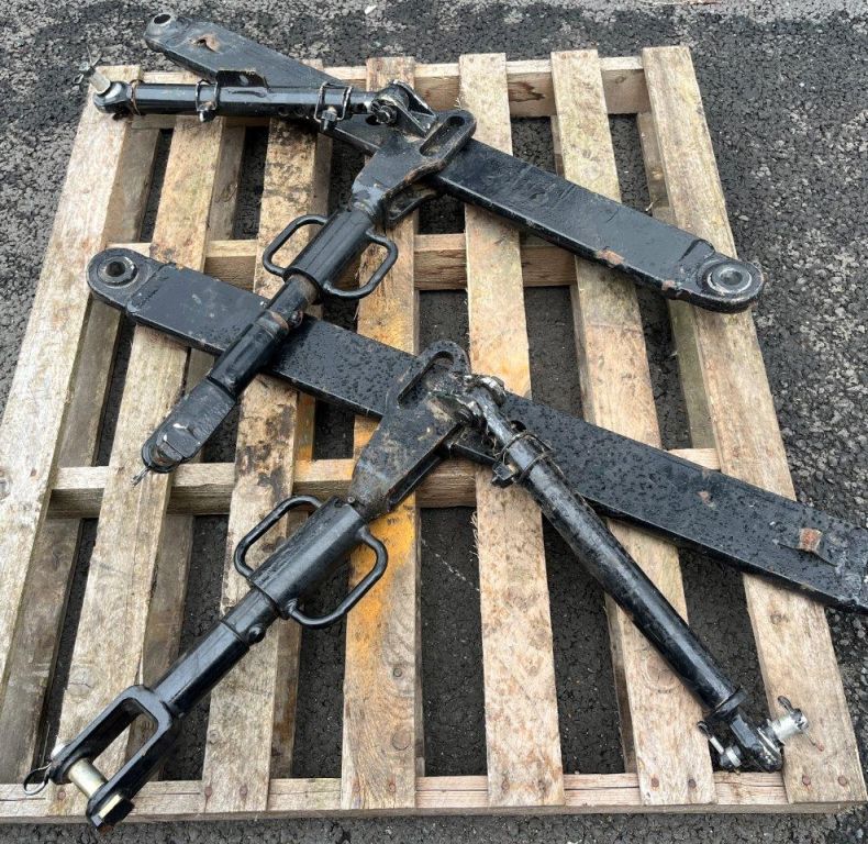 TRACTOR LINK ARMS & LEVELLING BOXES