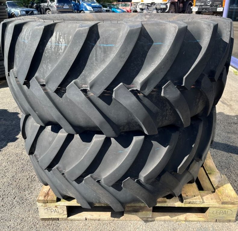 2x 425/75R20 Mitas AC70G