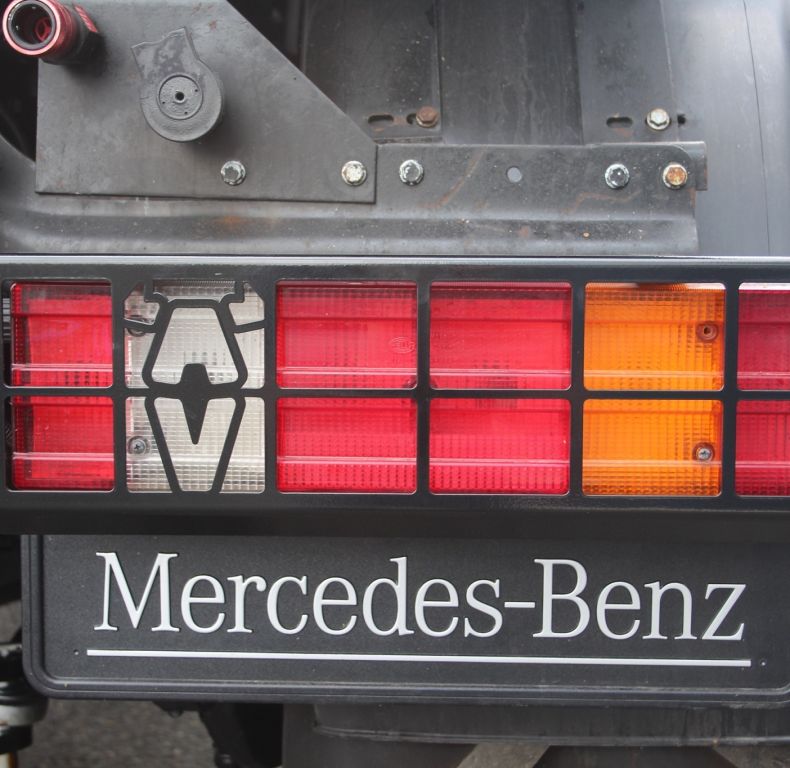 AV U300/400/500 UGN NEW REARLIGHT GUARDS PAIR