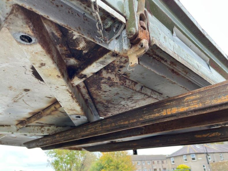 3 WAY TIPPING BODY 406-427