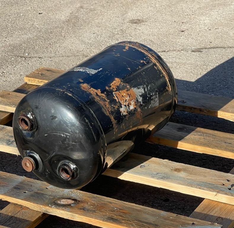 UNIMOG AIR TANK 10 LITRES USED