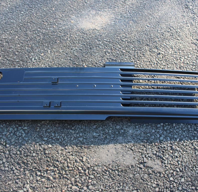 NEW GENUINE MERCEDES GRILLE U1200-1700 MODELS
