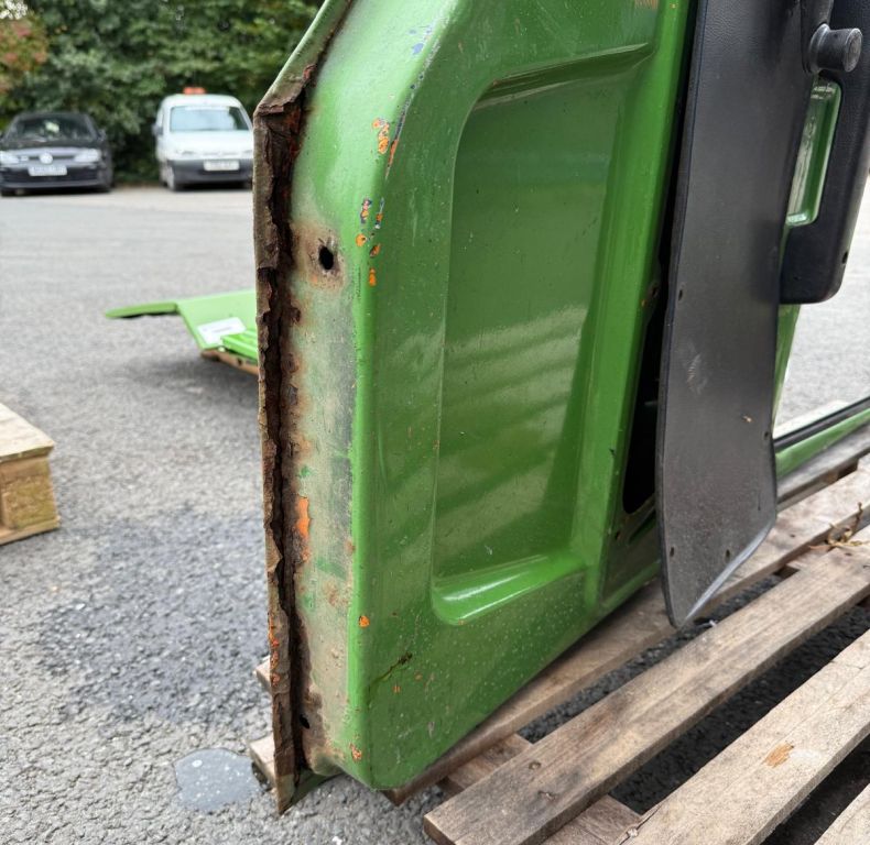 USED RIGHT HAND OFFSIDE DOOR 424-437 SBU