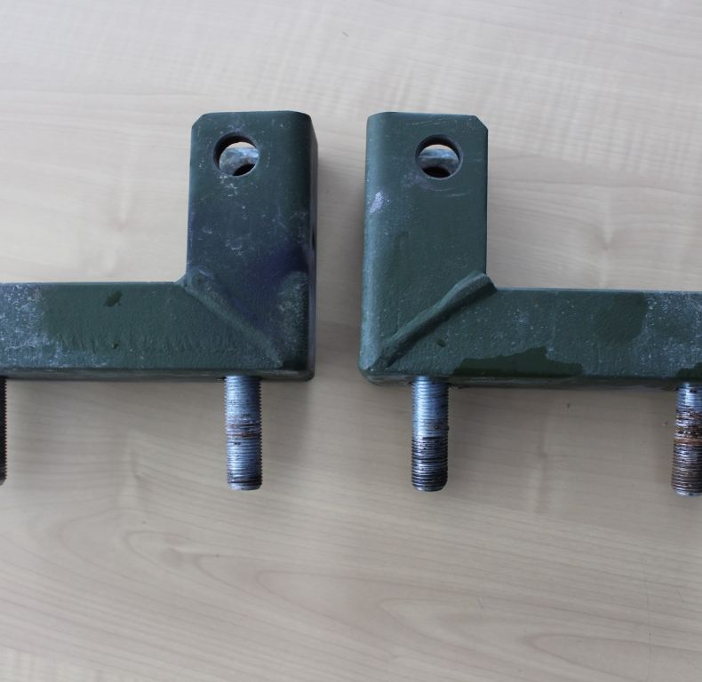 U1300L FRONT MOUNTING BRACKETS