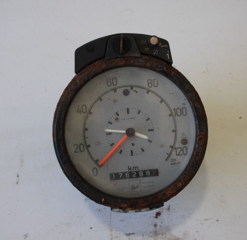 USED TACHOGRAPH/SPEEDO U900/1100