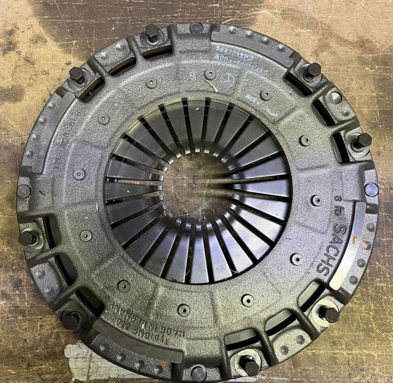 SINGLE CLUTCH 330MM U1300L USED LOW KMS