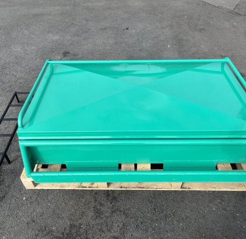 NEW ROOF BOX & LADDER