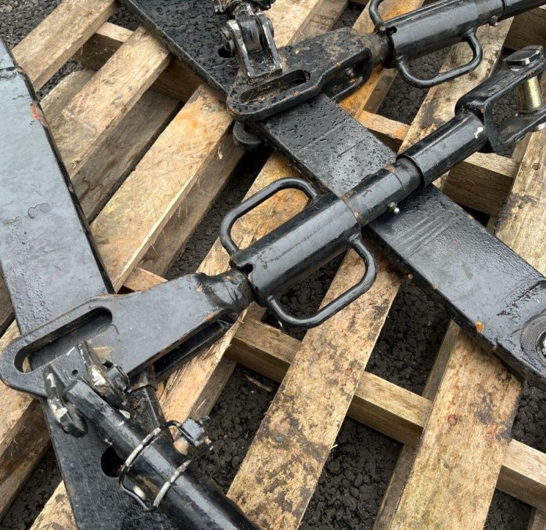 TRACTOR LINK ARMS & LEVELLING BOXES