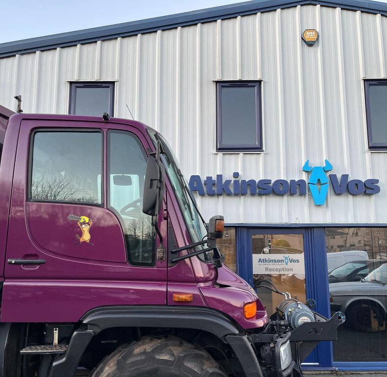 U400 6 CYL AG REG C/W PICK UP HITCH