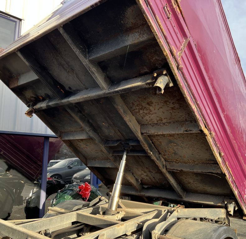 U1300L 3 WAY TIPPER - GREAT VALUE