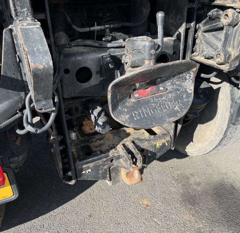 U400 AG REGISTERED WITH PICK-UP HITCH