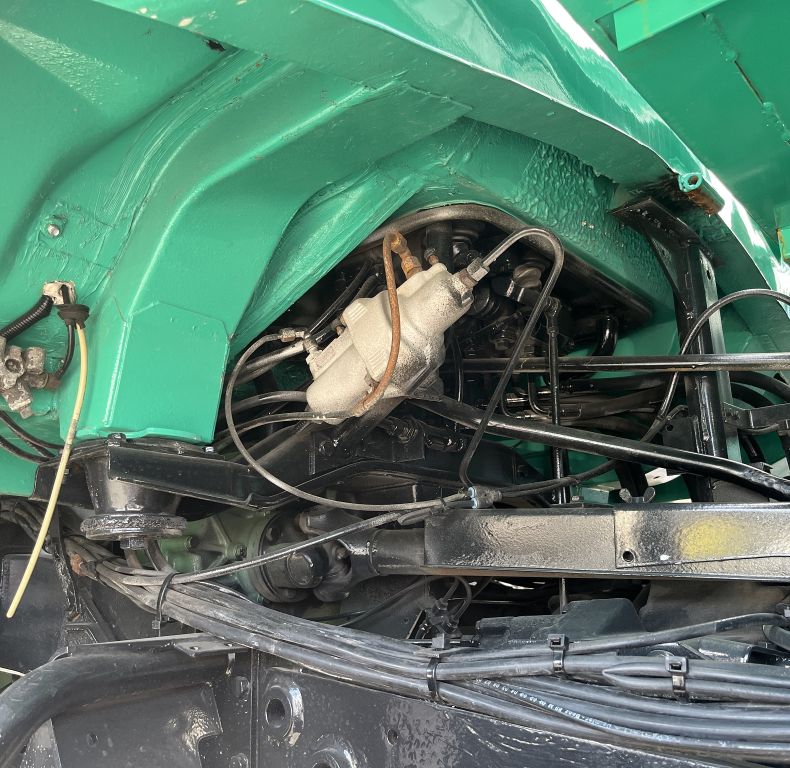 U1600 AG SPEC; FRONT & REAR LINKAGE, PTO, 3 WAY TIP