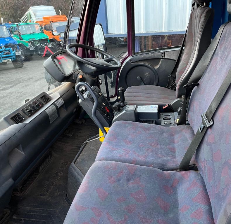 U400 6 CYL AG REG C/W PICK UP HITCH