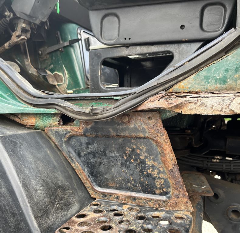 U1600AG REAR LINKAGE & HITCH