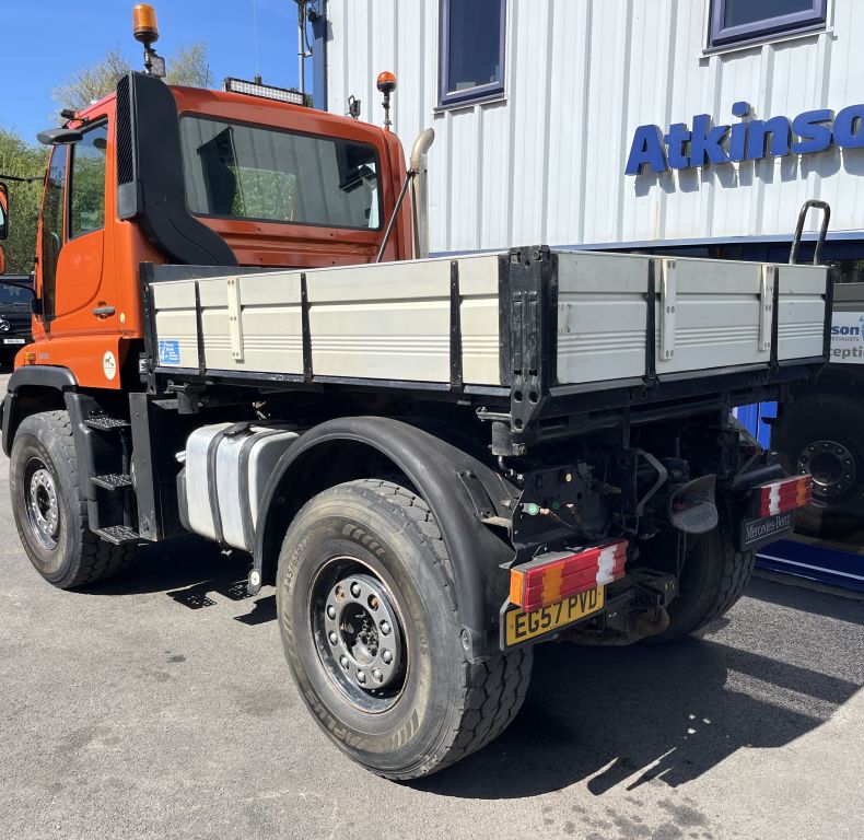 U400 AG REGISTERED WITH PICK-UP HITCH