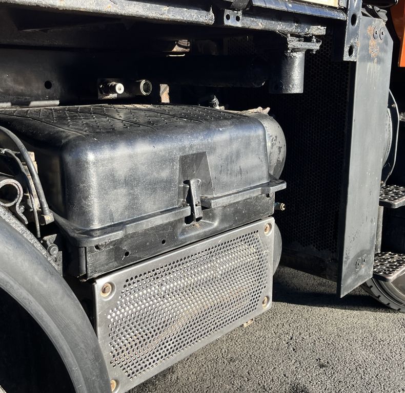 U400 AG REGISTERED WITH PICK-UP HITCH