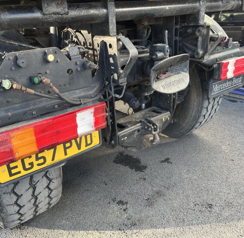 U400 AG REGISTERED WITH PICK-UP HITCH